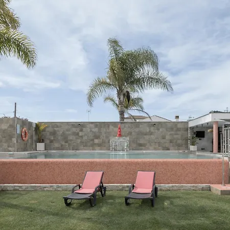 Adan Con Piscina Majestuosa Villa