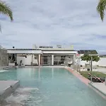 Landsted Adan Con Piscina Majestuosa *